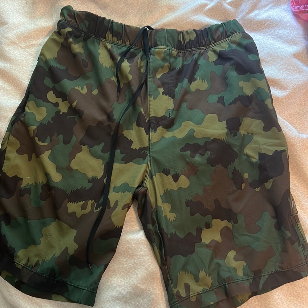 Men’s medium Hurley shorts
